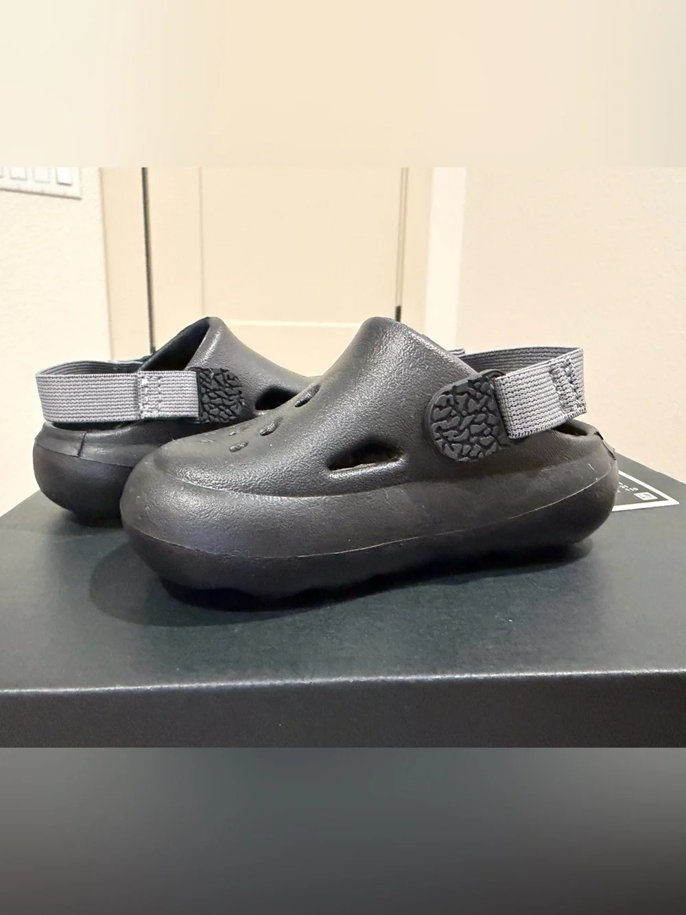 Jordan Hydrip (TD) Size 5c Kids Black Slip-On Water Clogs with Gray Heel Strap